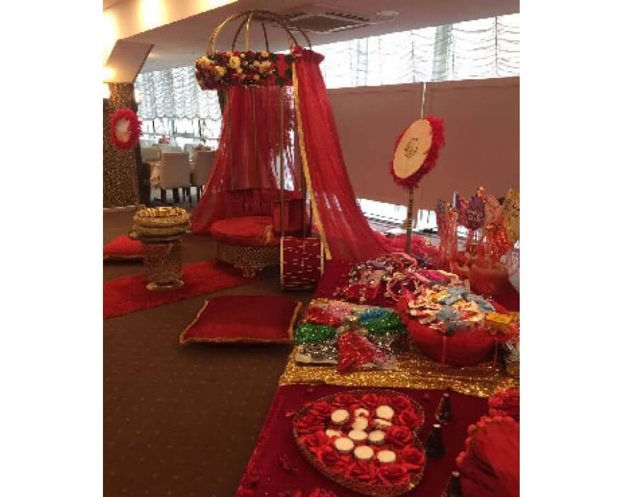 Akşehir Müzik, kına gecelerinizi unutulmaz kılmak için profesyonel organizasyon hizmetleri sunan bir firmadır. Geniş müzik repertuarı ve tecrübeli ekibimiz